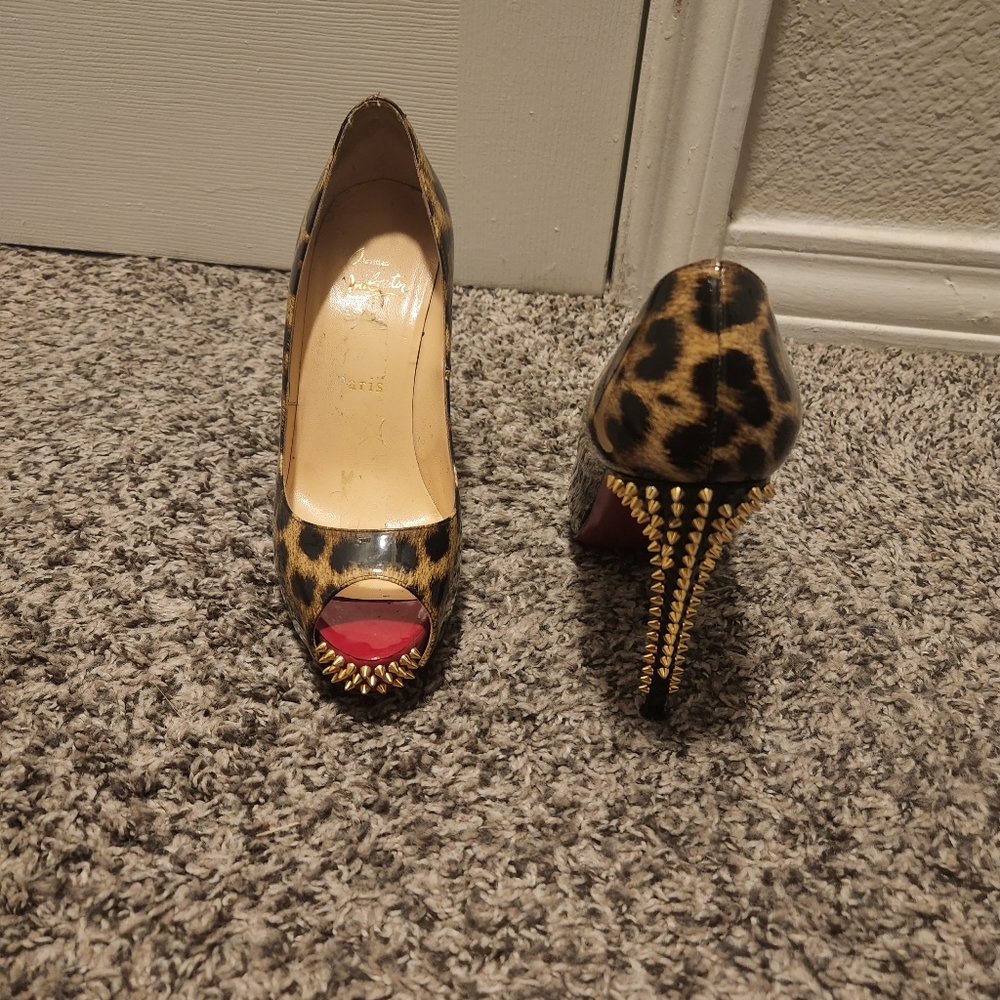 CHRISTIAN LOUBOUTIN Leopard Print Patent Leather Spikes Heels